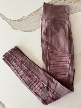 ALO Yoga Women's Ribbed Moto Leggings in Mauve, XS